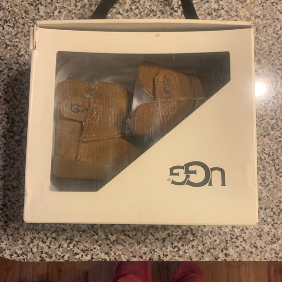 Baby UGGS size 1 - Picture 2 of 7